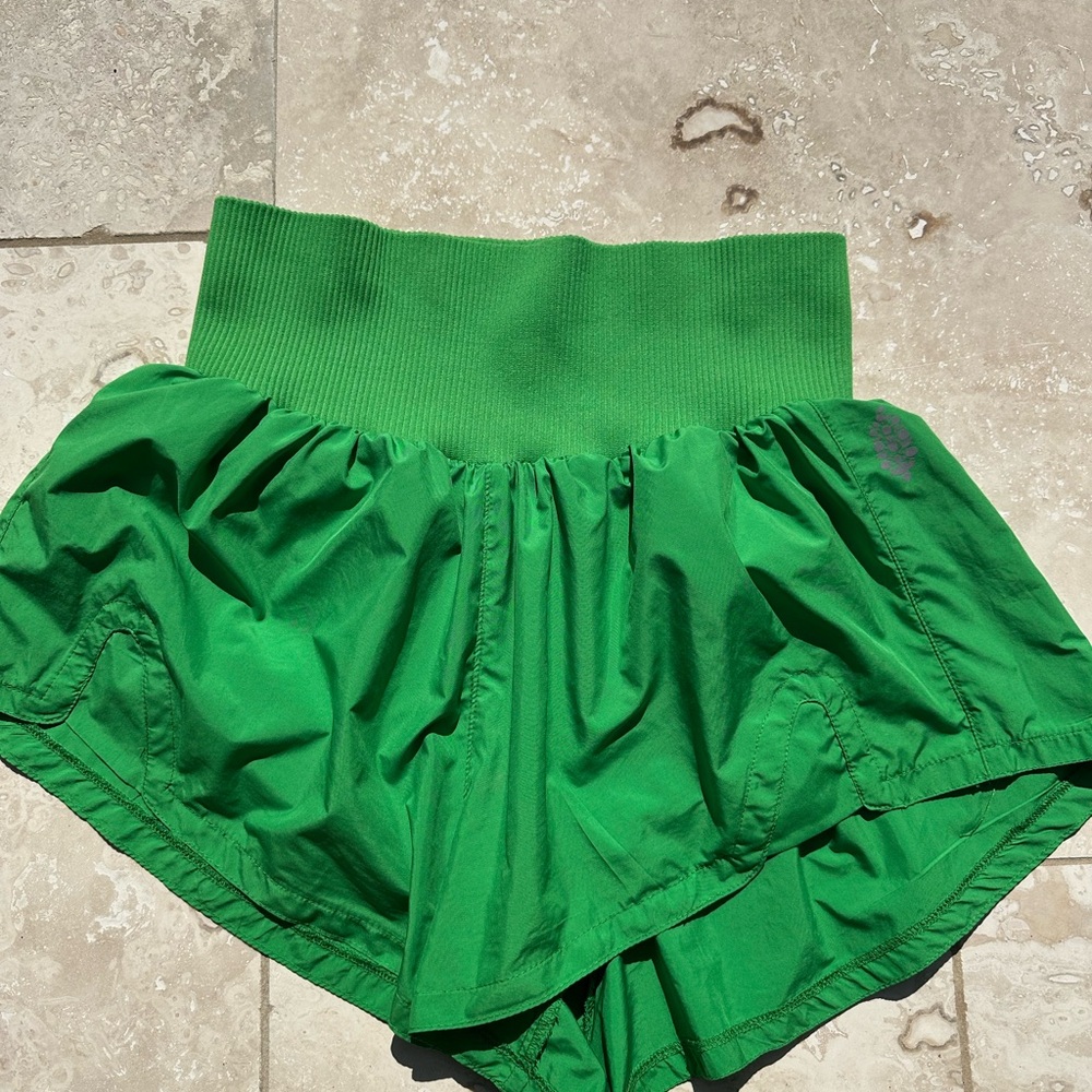 Carpe Diem FP shorts
Color- green sheen
Super flattering and breathable